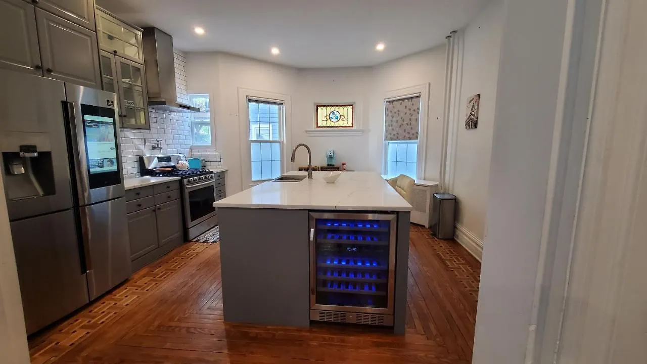 Gorgeous Victorian House!! Entire Suite In Sam'S Home New York